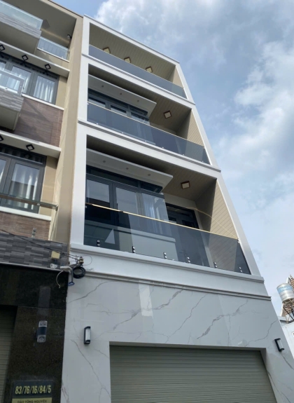 LAN CAN BAN CÔNG & CẦU THANG KÍNH – QUẬN 7