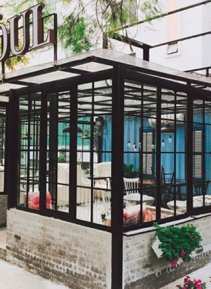 VÁCH KÍNH CƯỜNG LỰC QUÁN CAFE